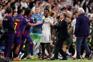 不满被换下！马卡：皇马不会处罚维尼修斯，认为这是更衣室事务