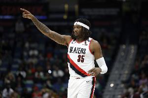 媒体人：罗威被下放至G联盟恢复训练 小杨真正的竞争对手要回来了