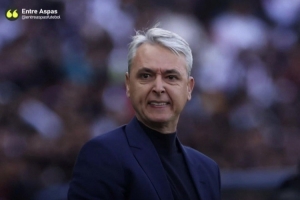 基多主帅：帕尔梅拉斯球场就像学校操场，我们在对抗中被完全压制