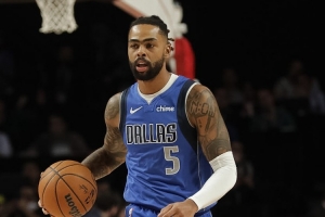 太想当英雄！拉塞尔10中2砍下10分12助攻 末节5中1&连续强投打铁