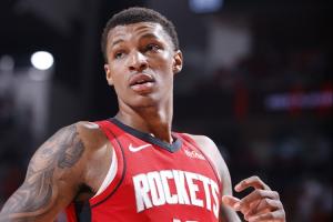 不能运运运啊！小贾巴里6中2末节被弃用 正负值-19全场最低