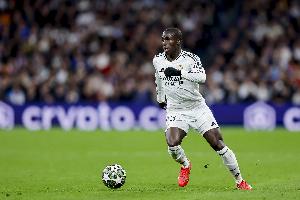 马卡报：阿隆索安排皇马与B队进行训练赛，他尝试让门迪踢中卫